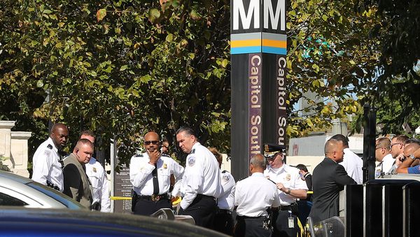 District of Columbia Metro Police, U.S. Capitol Police and other law enforcement officials respond to a stabbing at the Capitol South Metro station a block away from the Cannon House Office Building on Capitol Hill October 11, 2019 in Washington, DC. - Sputnik International