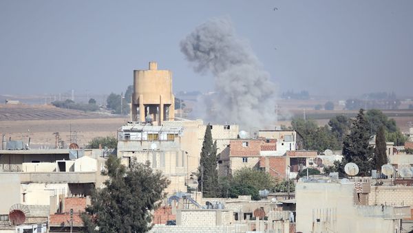 Fire engulfs border between Turkey and Syria amid battles between the Turkish Armed Forces and militants in the city of Ras al-Ayn. 12 October 2019 - Sputnik International