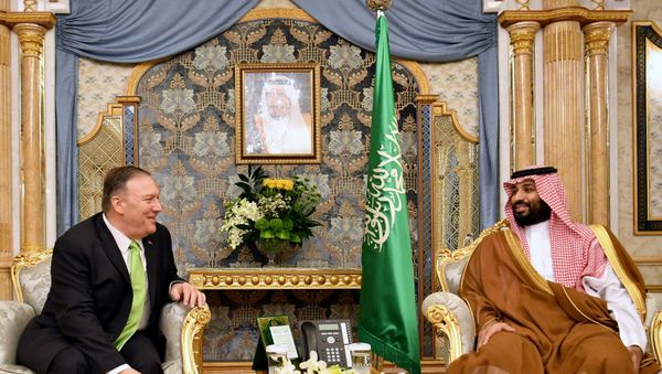 U.S. Secretary of State Mike Pompeo takes part in a meeting with Saudi Arabia's Crown Prince Mohammed bin Salman in Jeddah, Saudi Arabia, September 18, 2019.  - Sputnik International