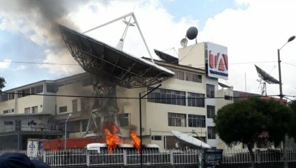 The building of Ecuadorian TV channel Teleamazonas attacked by alleged protesters. - Sputnik International