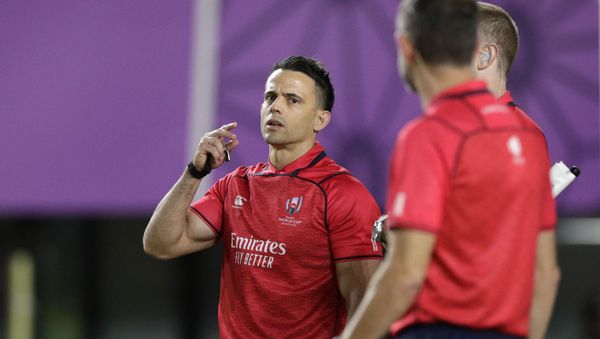 Referee Nic Berry talks to his assistants during the Rugby World Cup - Sputnik International