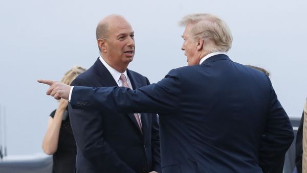 President Donald Trump, right, walks on the tarmac with the U.S. ambassador to European Union Gordon Sondland - Sputnik International
