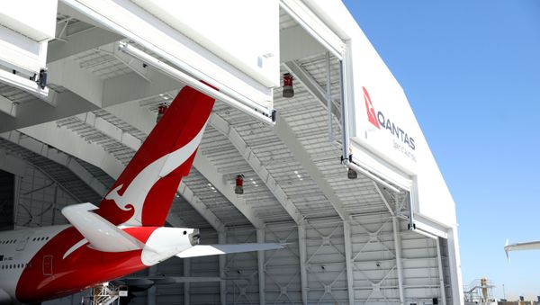 Qantas A380 in the new Qantas LAX Hangar, January 27, 2017. - Sputnik International