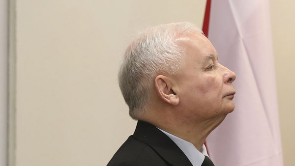 The ruling party leader Jaroslaw Kaczynski holds his ballot at a polling station in Warsaw, Poland - Sputnik International