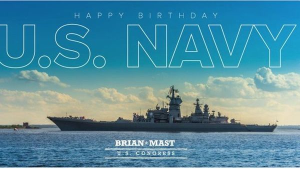 A US military veteran and US House representative Brian Mast congratulated on Sunday, 13 October 2019, the US Navy with a picture of Russia's powerful Petr Velikiy battlecruiser. - Sputnik International