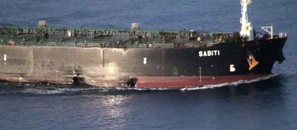 A damage is seen on Iranian-owned Sabiti oil tanker sailing in the Red Sea, October 13, 2019. Picture taken October 13, 2019. - Sputnik International