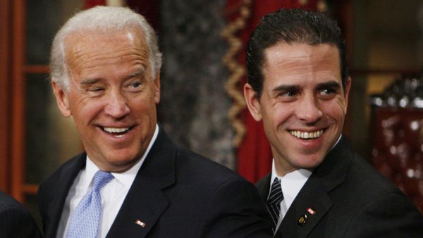 Vice President-elect, Sen. Joe Biden, D-Del., left, stands with his son Hunter during a re-enactment of the Senate oath ceremony, Tuesday, 6 January 2009, in the Old Senate Chamber on Capitol Hill in Washington - Sputnik International