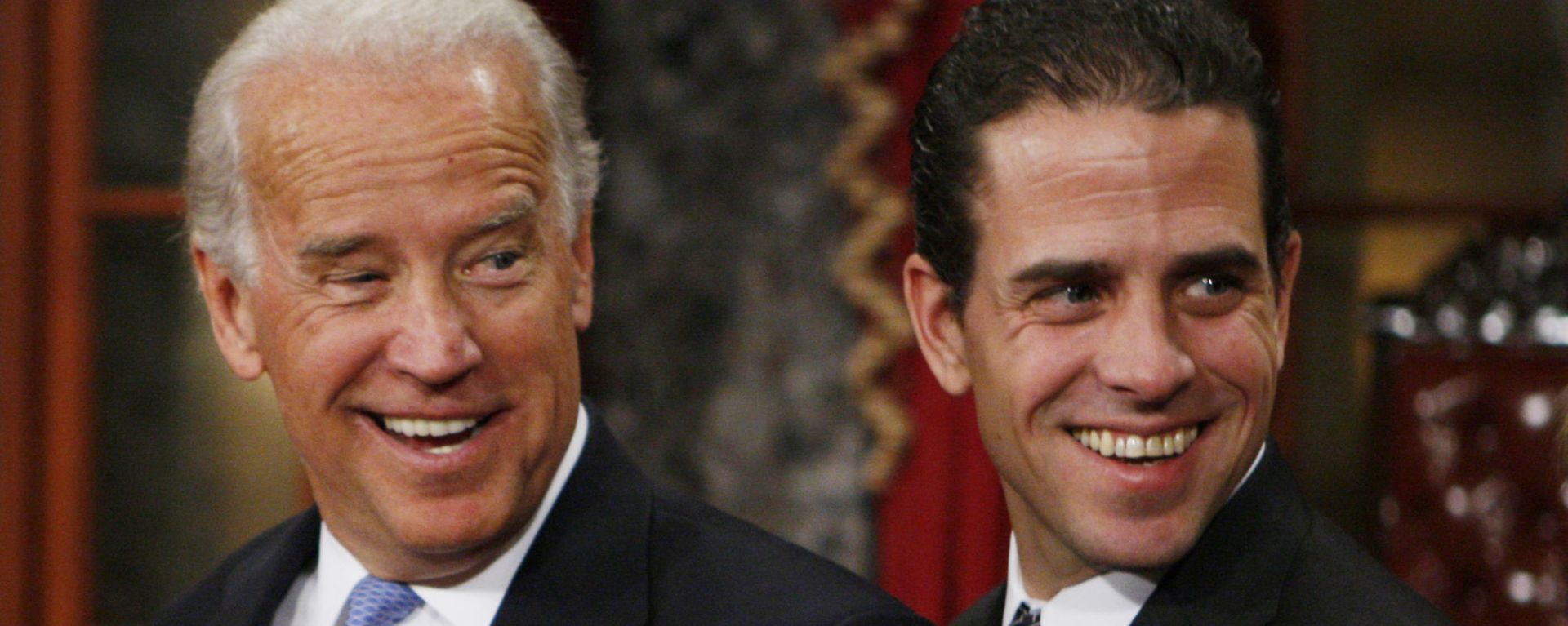 Vice President-elect, Sen. Joe Biden, D-Del., left, stands with his son Hunter during a re-enactment of the Senate oath ceremony, Tuesday, Jan. 6, 2009, in the Old Senate Chamber on Capitol Hill in Washington Vice President-elect, Sen. Joe Biden, D-Del., left, stands with his son Hunter during a re-enactment of the Senate oath ceremony, Tuesday, Jan. 6, 2009, in the Old Senate Chamber on Capitol Hill in Washington - Sputnik International, 1920, 16.10.2021