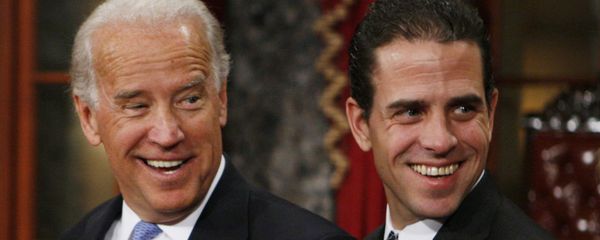 Vice President-elect, Sen. Joe Biden, D-Del., left, stands with his son Hunter during a re-enactment of the Senate oath ceremony, Tuesday, Jan. 6, 2009, in the Old Senate Chamber on Capitol Hill in Washington - Sputnik International