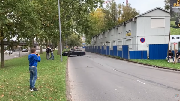 Mercedes AMG Smashes Into Tree After Dutch Car Show - Sputnik International