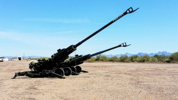 The M777A2 and M777ER side by side at a test site. Retrofitting an M777A2 howitzer into an M777ER—the “ER” stands for extended range—only requires changing five components, which add little additional weight or cost. The long-range cannon project team is evaluating whether equipping artillery batteries with the extended-range howitzer plus new radar and tracking systems can increase their firepower while the Army develops more significant modernization solutions for long-range precision fires. (Photos courtesy of the authors) - Sputnik International