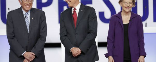 Democratic presidential candidate Sen. Bernie Sanders, I-Vt., former Vice President Joe Biden, center, and Sen. Elizabeth Warren, D-Mass., right, stand on stage before a Democratic presidential primary debate hosted by CNN and The New York Times at Otterbein University, Tuesday, Oct. 15, 2019, in Westerville, Ohio.  - Sputnik International