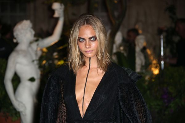 Model Cara Delevingne poses for photographers upon arrival at the Burberry Spring/Summer 2017 fashion show at London Fashion Week in London, Monday, Sept. 19, 2016. Model Cara Delevingne poses for photographers upon arrival at the Burberry Spring/Summer 2017 fashion show at London Fashion Week in London, Monday, Sept. 19, 2016. - Sputnik International