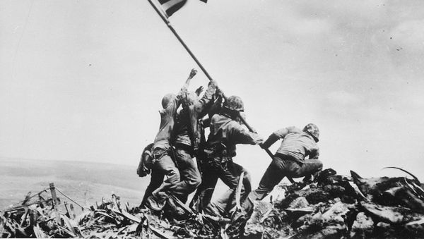 Raising the Flag on Iwo Jima - Sputnik International