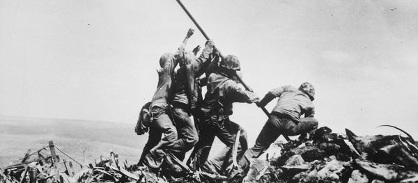 Raising the Flag on Iwo Jima - Sputnik International