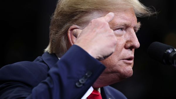 U.S. President Donald Trump mocks U.S. House Speaker Nancy Pelosi (D-CA) as he rallies with supporters in Dallas, Texas, U.S. October 17, 2019 - Sputnik International