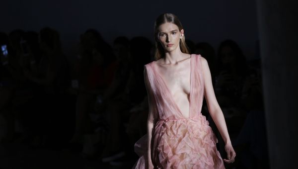 A model wears a creation from the Fabiana Milazzo collection during Sao Paulo Fashion Week in Sao Paulo, Brazil, Tuesday, Oct. 15, 2019.  - Sputnik International