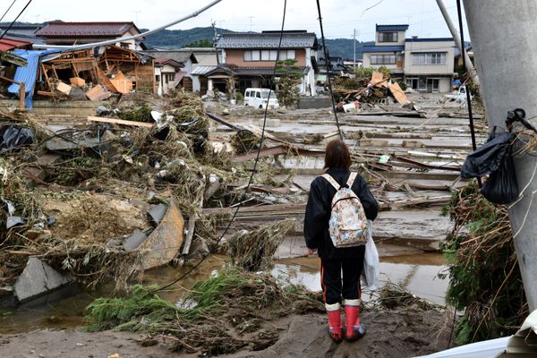 A woman looks at flood-damaged homes in Nagano on October 15, 2019, after Typhoon Hagibis hit Japan on October 12 unleashing high winds, torrential rain and triggered landslides and catastrophic flooding. - Rescuers in Japan worked into a third day on October 15 in an increasingly desperate search for survivors of a powerful typhoon that killed nearly 70 people and caused widespread destruction.  - Sputnik International