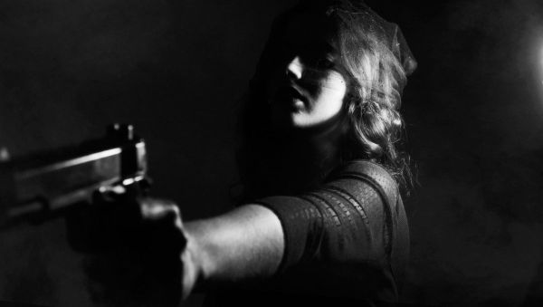 Woman with a gun Woman with a gun - Sputnik International