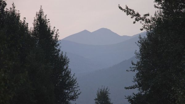 This 22 August 2019 photo shows smoke from wildfires obscuring the Chugach Mountains in Anchorage, Alaska. The smoke was from two wildfires, one burning north of Anchorage and the other south. This 22 August 2019 photo shows smoke from wildfires obscuring the Chugach Mountains in Anchorage, Alaska. The smoke was from two wildfires, one burning north of Anchorage and the other south. - Sputnik International