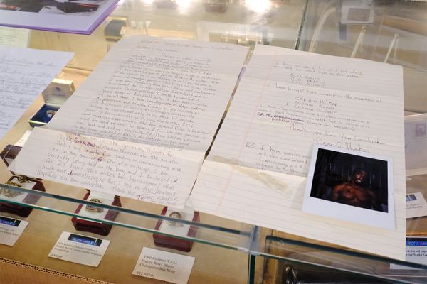 A Tupac Shakur Two-Page handwritten & signed letter from prison to the Deputy Warden of Rikers Island Prison for auction at Gotta Have It! store on July 19, 2017 in New York City. Shakur was sentenced to prison on sexual-assault charges in 1995.   - Sputnik International
