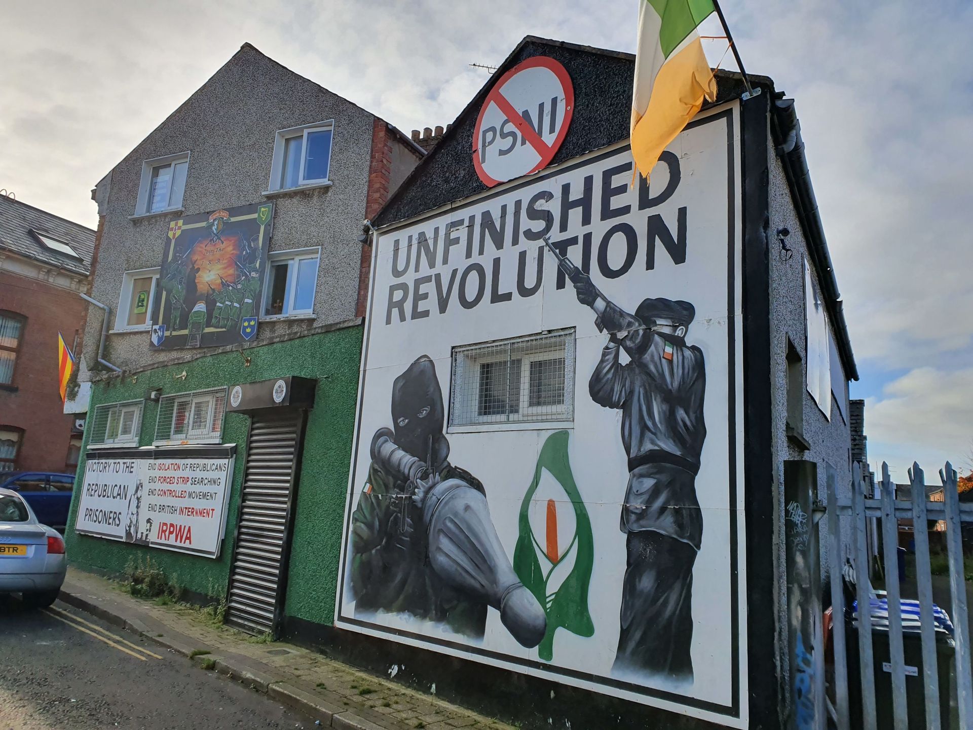 A mural outside the Saoradh office in Derry - Sputnik International, 1920, 09.11.2021