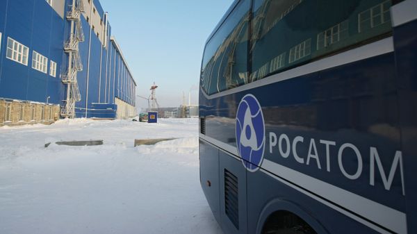 Car of the state corporation Rosatom at the building of the air-cooled spent nuclear fuel storage facility of the Federal State Unitary Enterprise Mining and Chemical Combine. - Sputnik International