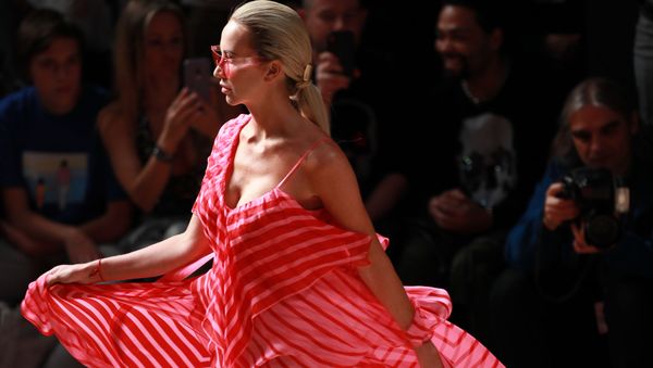 Cosmic Chic and Russian Motifs: Mercedes-Benz Fashion Week in Moscow - Sputnik International