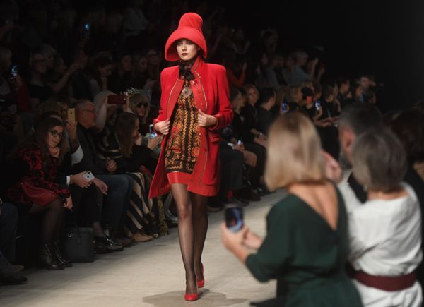 Cosmic Chic and Russian Motifs: Mercedes-Benz Fashion Week in Moscow - Sputnik International