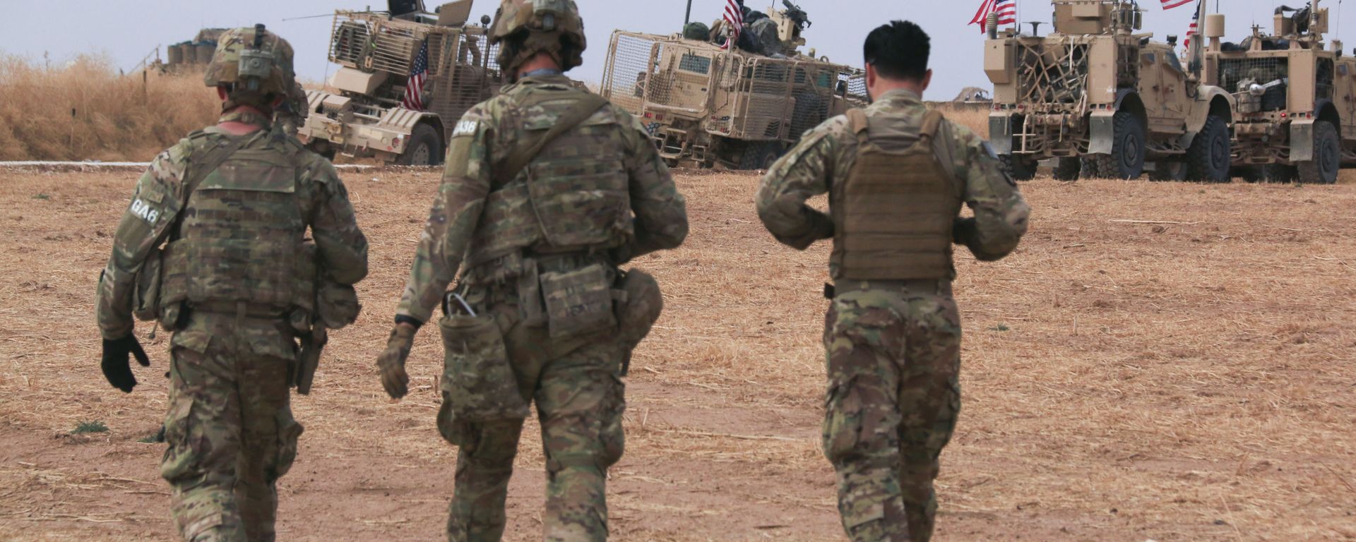 American military convoy stops near the town of Tel Tamr, north Syria, Sunday, Oct. 20, 2019 American military convoy stops near the town of Tel Tamr, north Syria, Sunday, Oct. 20, 2019 - Sputnik International, 1920, 19.08.2020