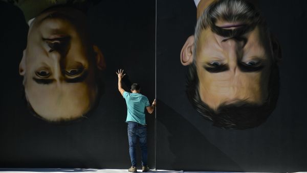 A man sets up upside down giant paintings of late Spanish dictator Francisco Franco, left, and Spanish King Felipe VI ahead of a protest by Basque pro-independence activists in support of Catalonia's independence movement following Spain's conviction of Catalan separatist leaders, in Bilbao, northern Spain, Tuesday, Oct. 15, 2019 - Sputnik International