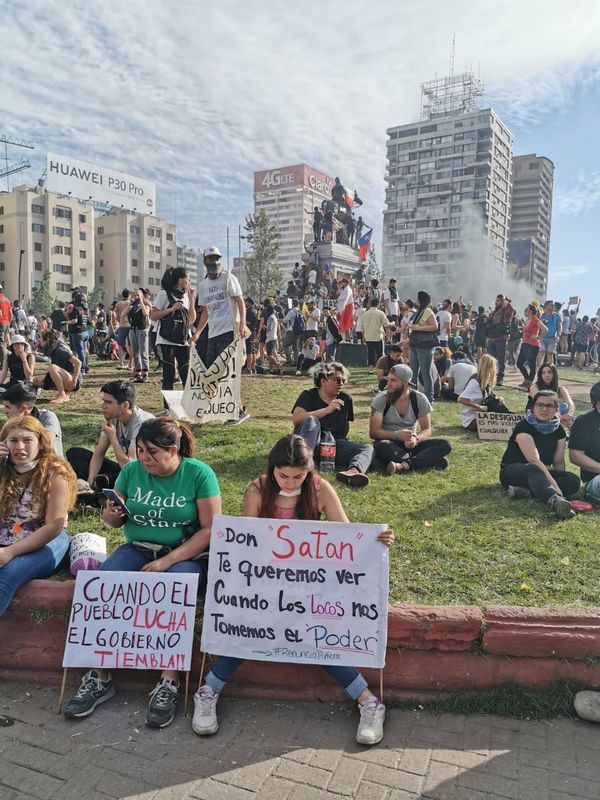 Chilean Military Personnel With Assault Rifles Monitor Protests in Santiago – Photos - Sputnik International