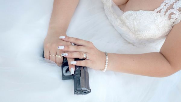 Woman with gun - Sputnik International