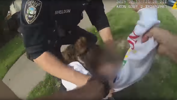 Genesis Hansen arrest on 10/13/2019 - Oregon State Police body camera video - Sputnik International