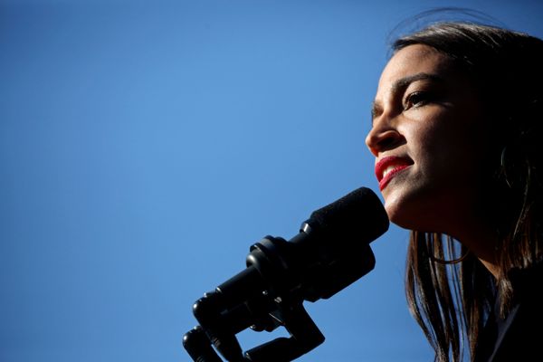 AOC Roasts Zuckerberg Over Facebook's New Policy After It Kept Trump Campaign's Anti-Biden Ad AOC Roasts Zuckerberg Over Facebook's New Policy After It Kept Trump Campaign's Anti-Biden Ad - Sputnik International