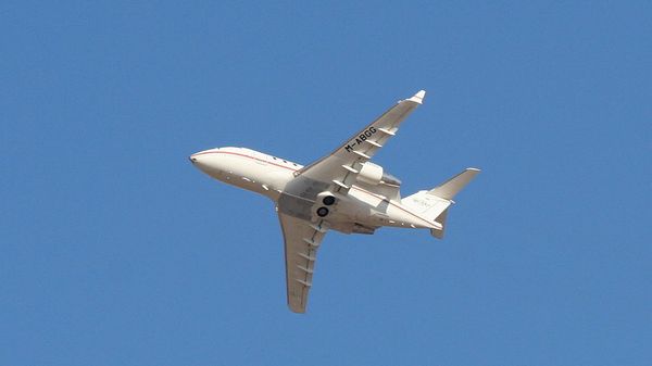 Bombardier Challenger 604 - Sputnik International