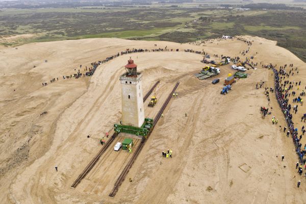 Aerial view shows people looking on as the lighthouse in Rubjerg Knude is being moved away from the coastline on October 22, 2019 between Lonstrup and Lokken, Jutland, Denmark. Aerial view shows people looking on as the lighthouse in Rubjerg Knude is being moved away from the coastline on October 22, 2019 between Lonstrup and Lokken, Jutland, Denmark. - Sputnik International