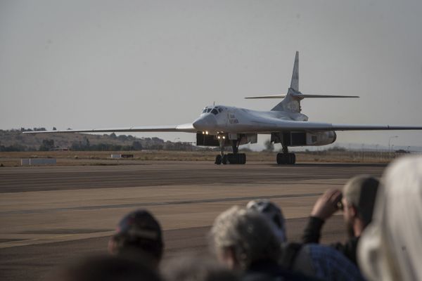 One of two Tu-160 Russian Airforce bombers land at the Waterkloof Airforce Base in Pretoria, South Africa Wednesday, Oct. 23, 2019. One of two Tu-160 Russian Airforce bombers land at the Waterkloof Airforce Base in Pretoria, South Africa Wednesday, Oct. 23, 2019. - Sputnik International