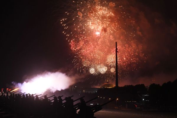Fireworks on Poklonnaya Hill in Moscow to mark the 75th anniversary of Belgrade's liberation from Nazism. Fireworks on Poklonnaya Hill in Moscow to mark the 75th anniversary of Belgrade's liberation from Nazism. - Sputnik International