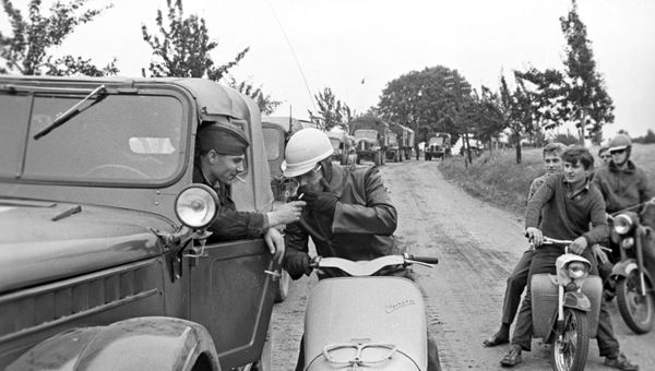 Warsaw Pact troops enter Czechoslovakia in 1968 - Sputnik International