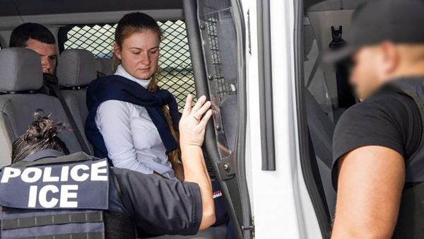 Convicted Russian Maria Butina is accompanied by federal agents after her release from a Florida prison, during her transfer onto a jet bound for Moscow at Miami International Airport in Miami, Florida, U.S. October 25, 2019.  - Sputnik International
