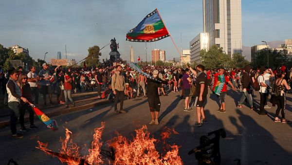 Demonstrators wave a Mapuche flag during a protest against Chile's state economic model in Santiago, Chile, 26 October 2019 - Sputnik International
