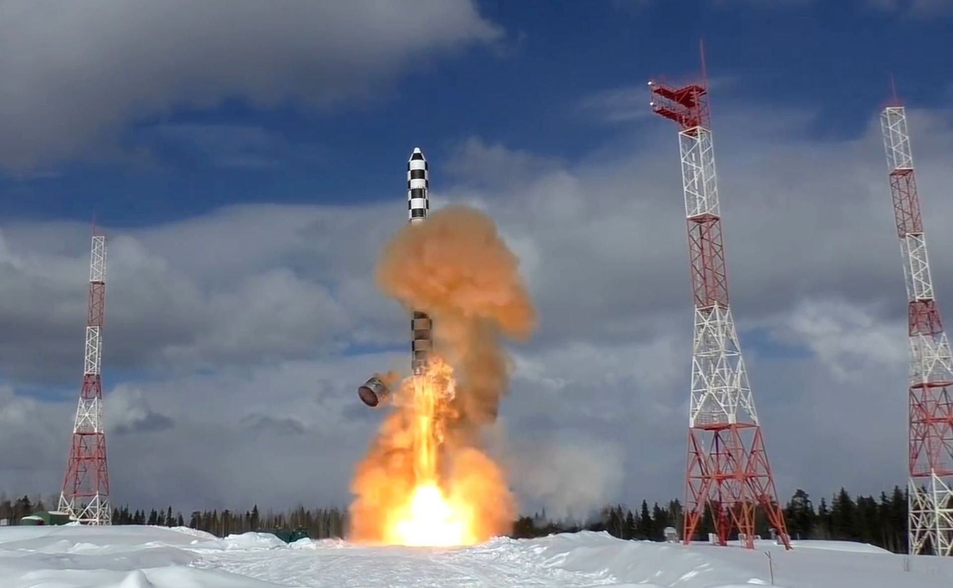 Launch of the Sarmat heavy intercontinental ballistic missile from the Plesetsk launch site - Sputnik International, 1920, 07.09.2021