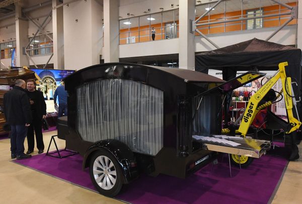 'Til Death Do Us Part: Major European Funeral Exhibition Opens in Moscow 'Til Death Do Us Part: Major European Funeral Exhibition Opens in Moscow - Sputnik International