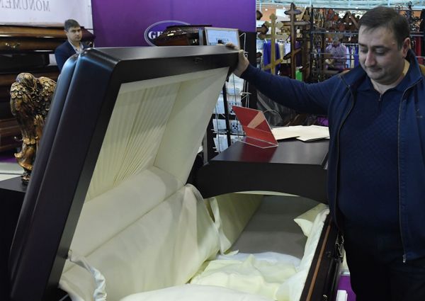 'Til Death Do Us Part: Major European Funeral Exhibition Opens in Moscow 'Til Death Do Us Part: Major European Funeral Exhibition Opens in Moscow - Sputnik International