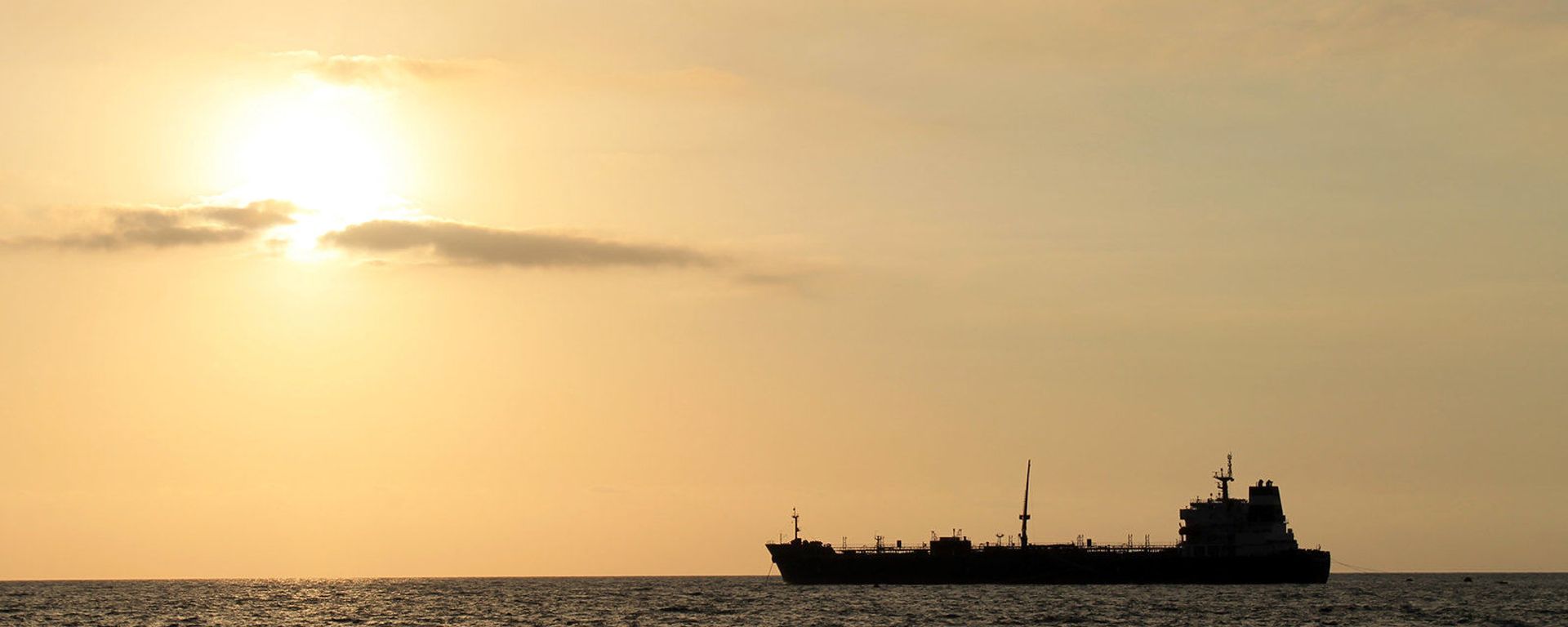 Oil Tanker   - Sputnik International, 1920, 03.08.2021