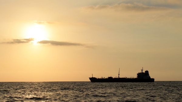 Oil Tanker   - Sputnik International
