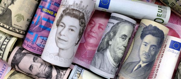 Euro, Hong Kong dollar, U.S. dollar, Japanese yen, pound and Chinese 100 yuan banknotes are seen in this picture illustration, January 21, 2016. - Sputnik International