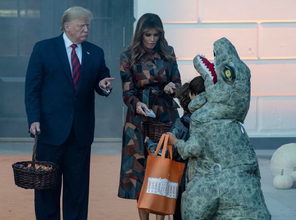 US President and First Lady Melania Trump arrive to hand out candy for children at a Halloween celebration at the White House in Washington, DC, on October 28, 2019.  - Sputnik International