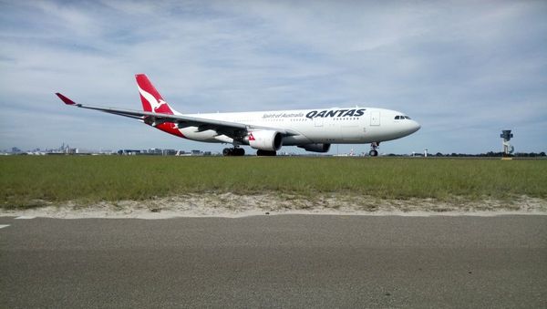Qantas Boeing 737 Qantas Boeing 737 - Sputnik International
